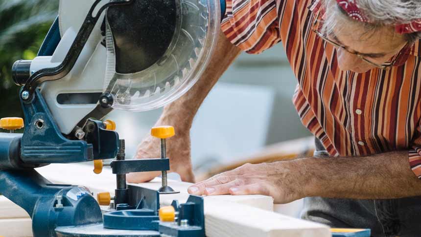 sliding compound miter saw(types of miter saw)
